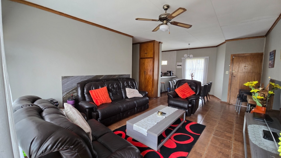 2 Bedroom Property for Sale in Langenhovenpark Free State